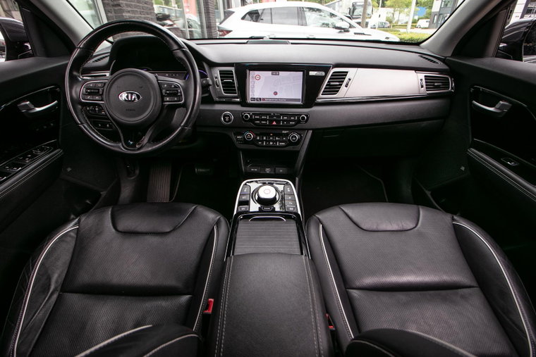 Vehicle Image 16