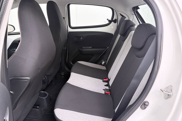 Vehicle Image 12