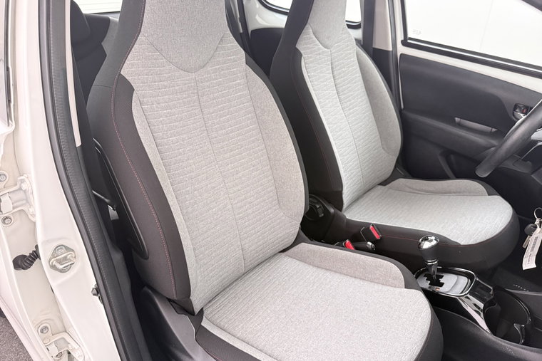 Vehicle Image 14