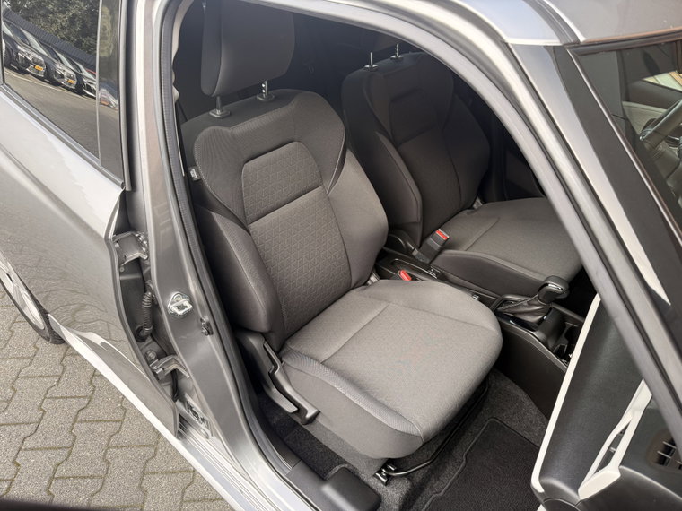 Vehicle Image 38