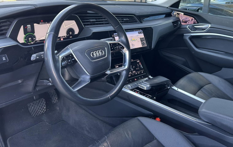 Vehicle Image 16