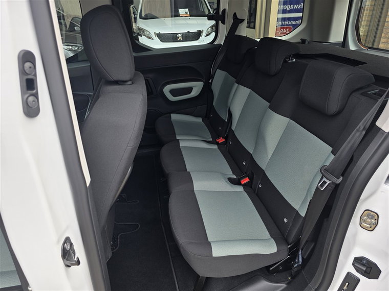 Vehicle Image 18