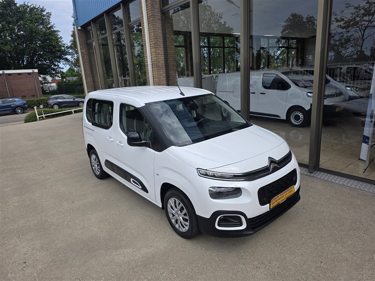 Vehicle Image 26