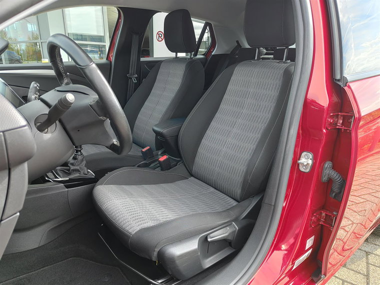Vehicle Image 12