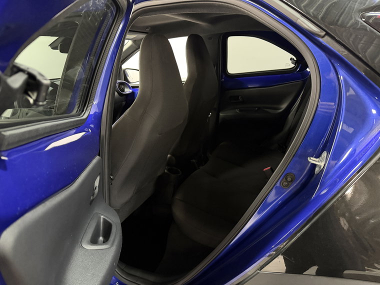 Vehicle Image 23