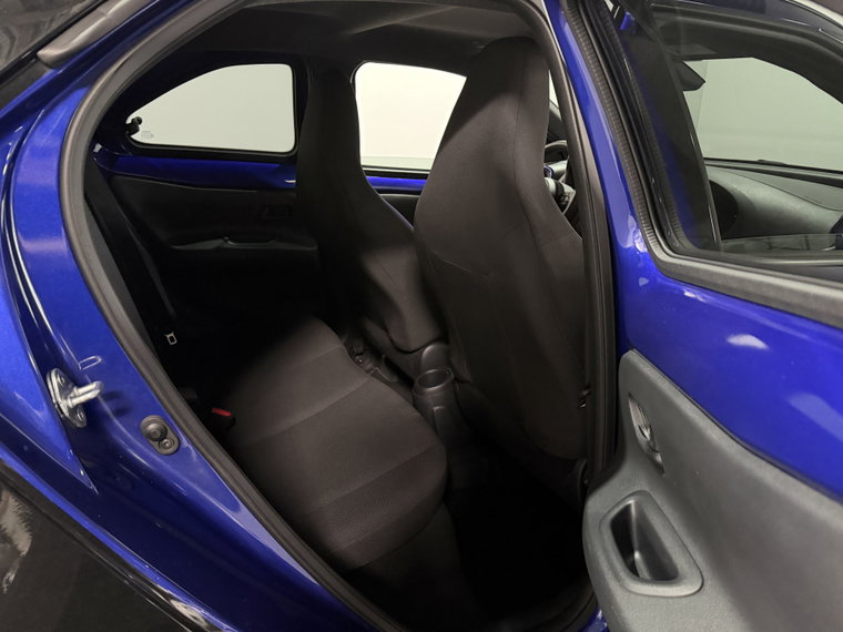 Vehicle Image 25