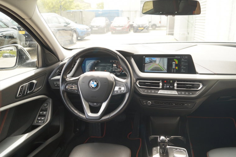 Vehicle Image 11
