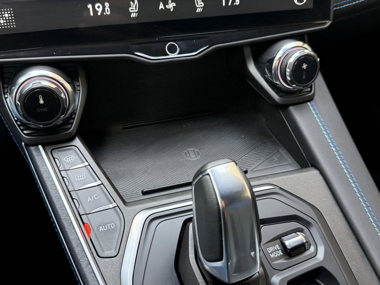 Vehicle Image 32