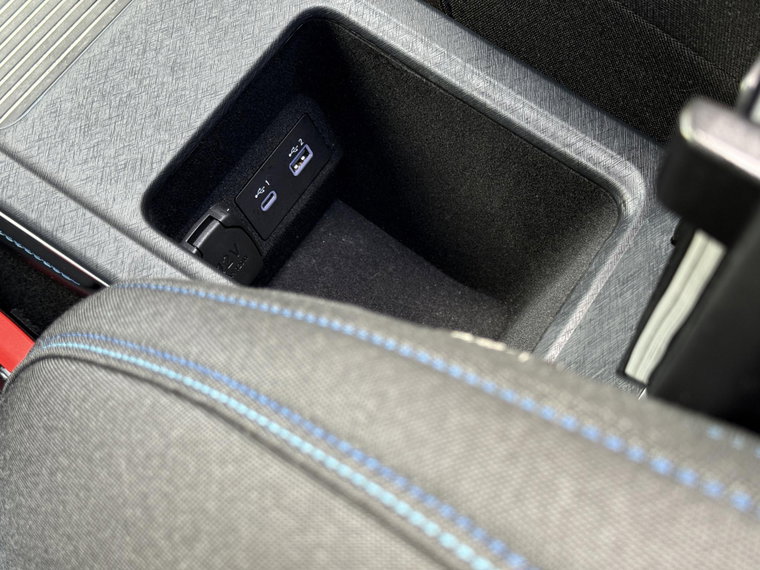 Vehicle Image 35