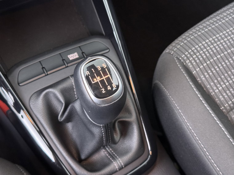 Vehicle Image 32