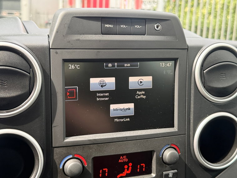 Vehicle Image 25