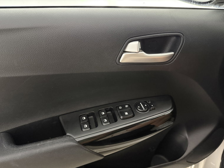 Vehicle Image 26