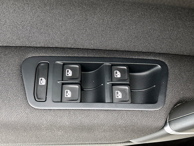 Vehicle Image 32