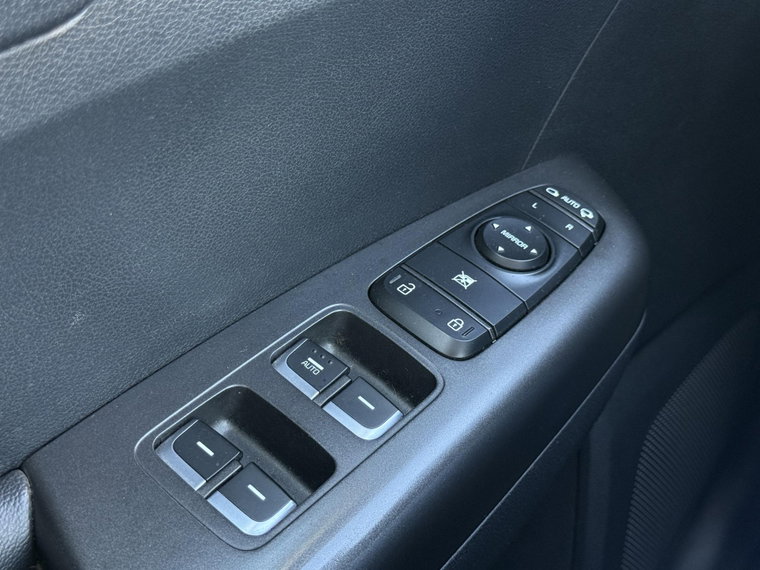 Vehicle Image 29