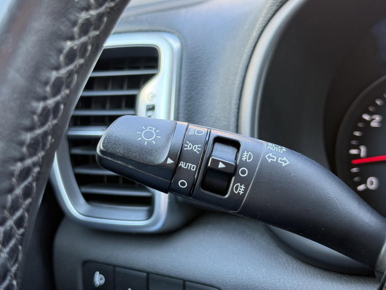 Vehicle Image 32