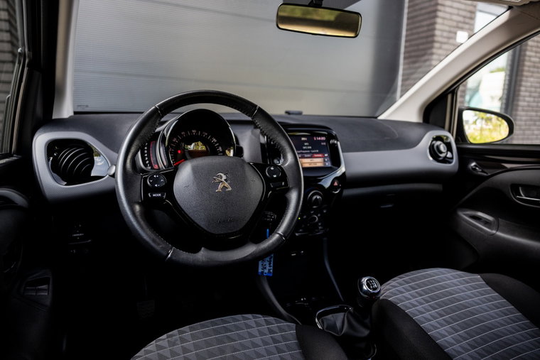Vehicle Image 15