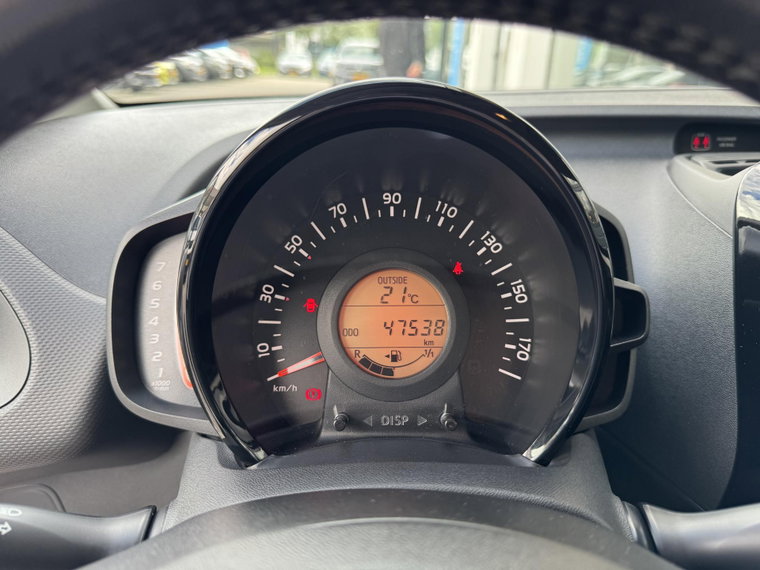 Vehicle Image 32