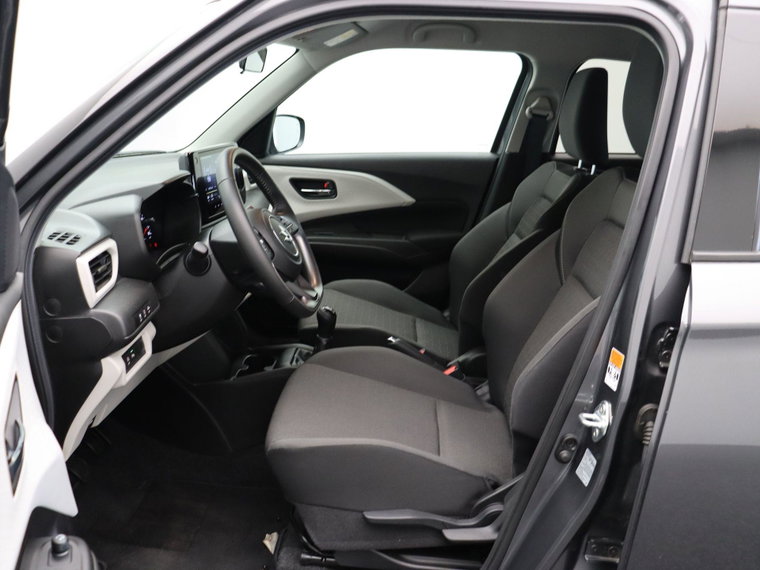 Vehicle Image 16
