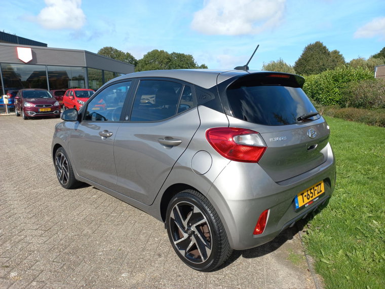 Vehicle Image 4