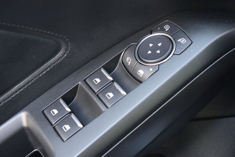 Vehicle Image 25