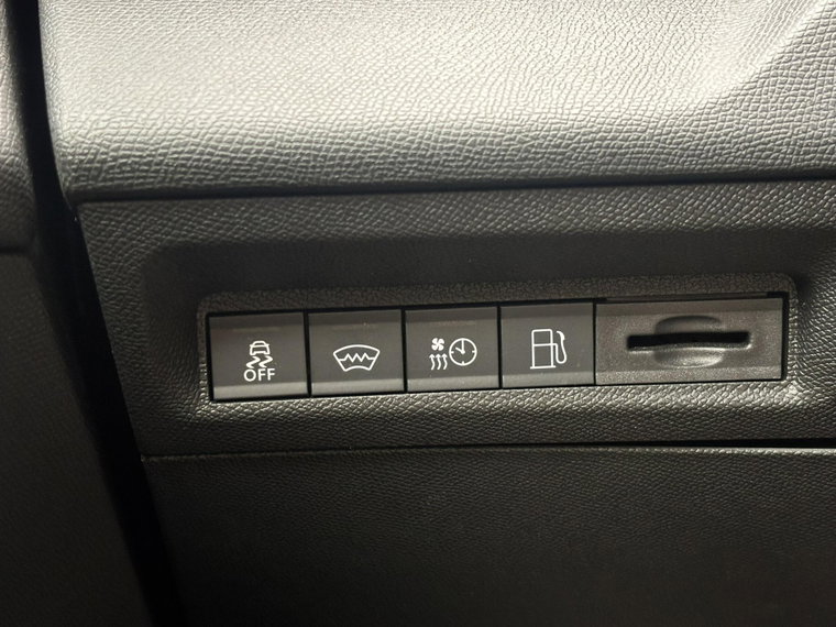 Vehicle Image 28