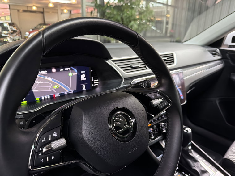 Vehicle Image 19
