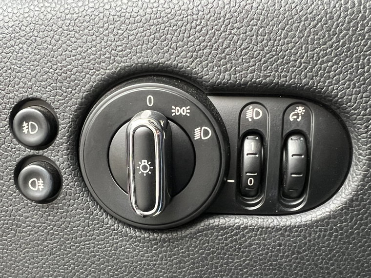 Vehicle Image 26