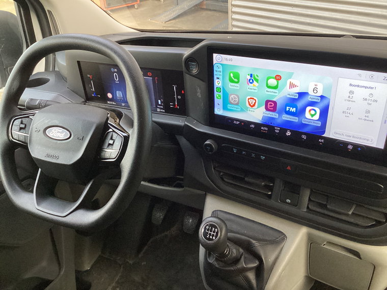 Vehicle Image 12