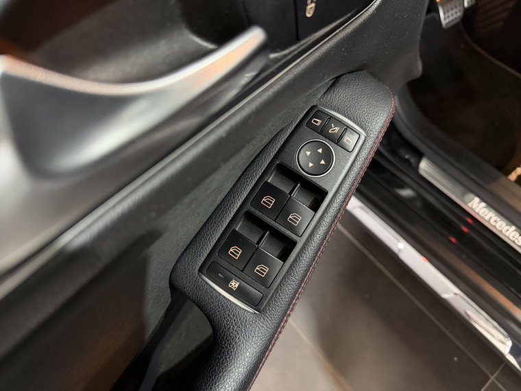Vehicle Image 33