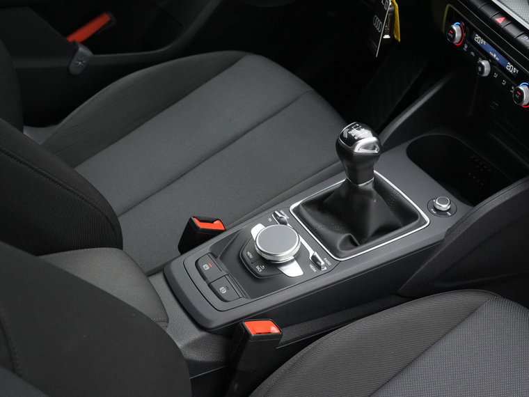 Vehicle Image 28