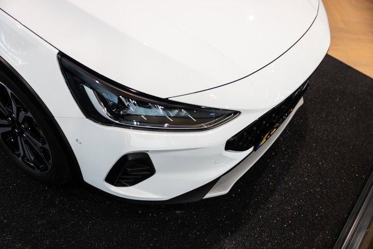 Vehicle Image 25
