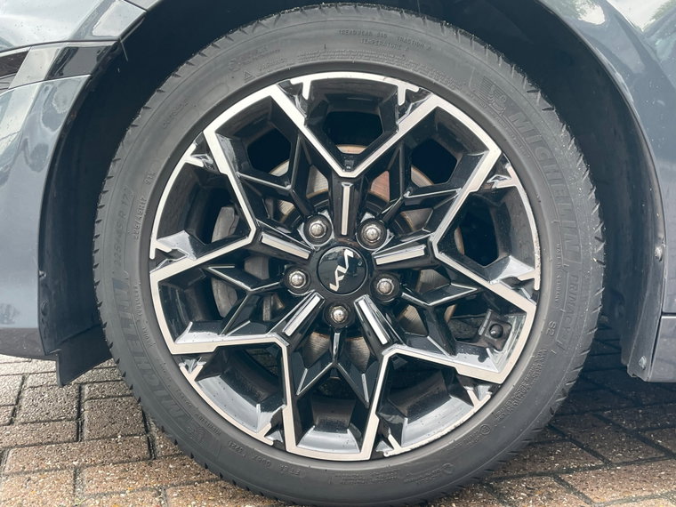 Vehicle Image 35