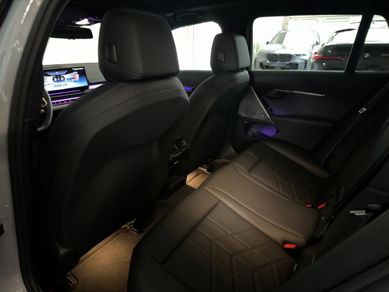 Vehicle Image 38