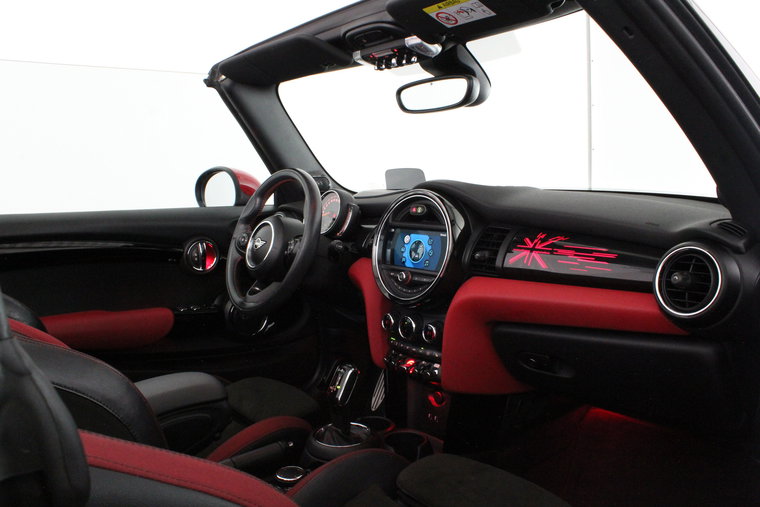 Vehicle Image 25