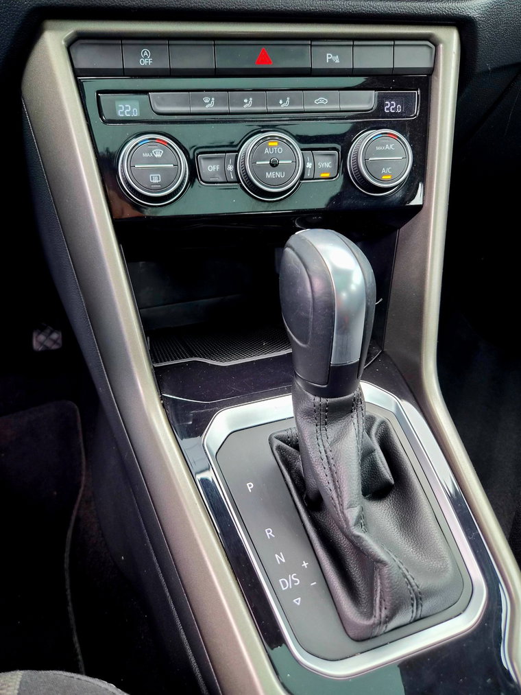 Vehicle Image 25