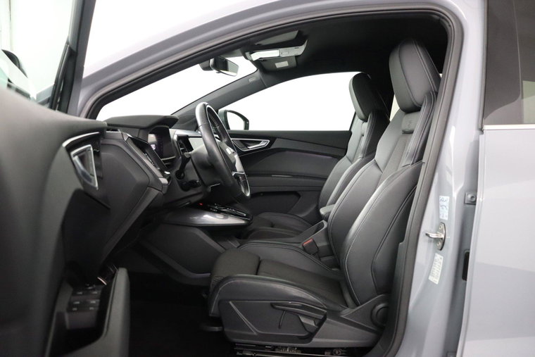 Vehicle Image 16