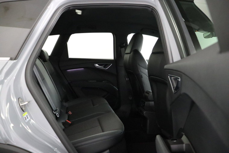 Vehicle Image 38