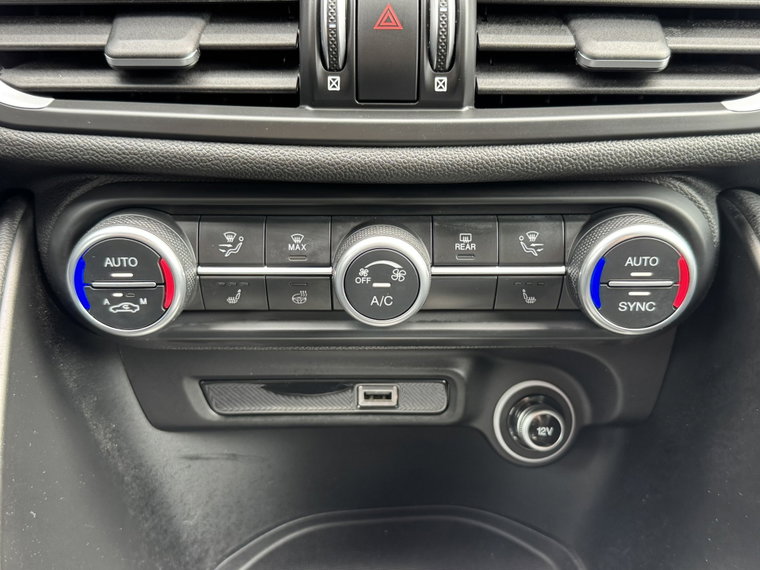 Vehicle Image 28