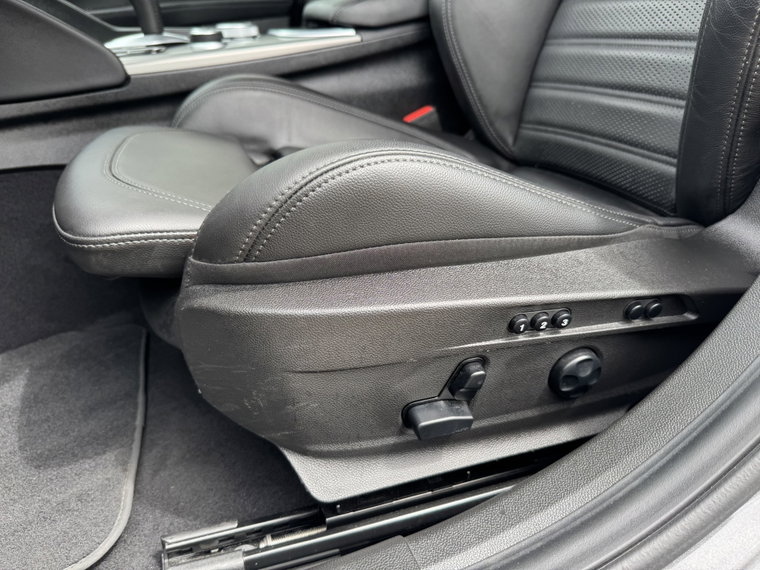 Vehicle Image 38