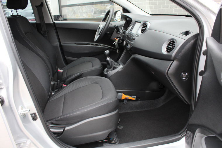 Vehicle Image 9