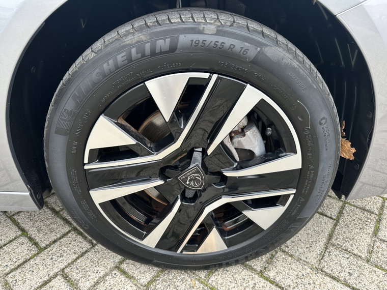 Vehicle Image 30