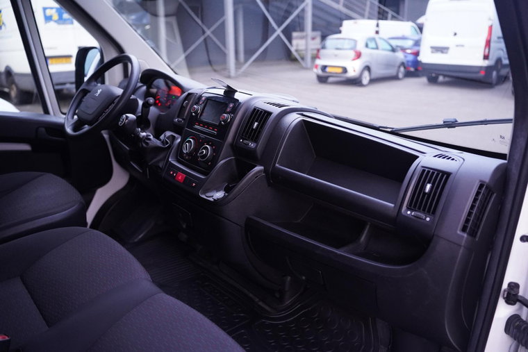 Vehicle Image 27