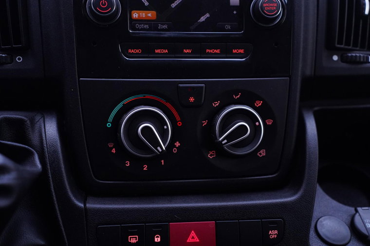 Vehicle Image 33