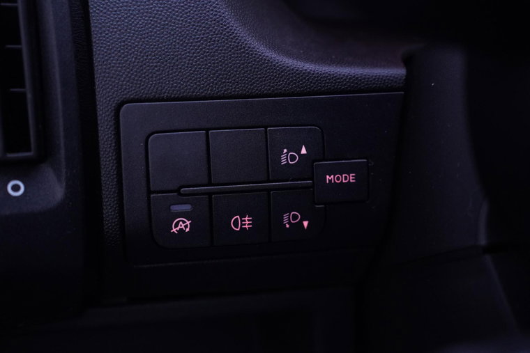Vehicle Image 40