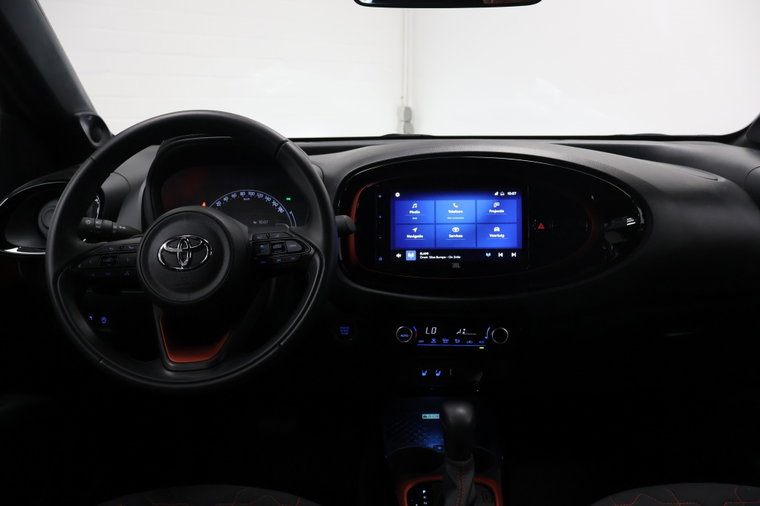 Vehicle Image 25