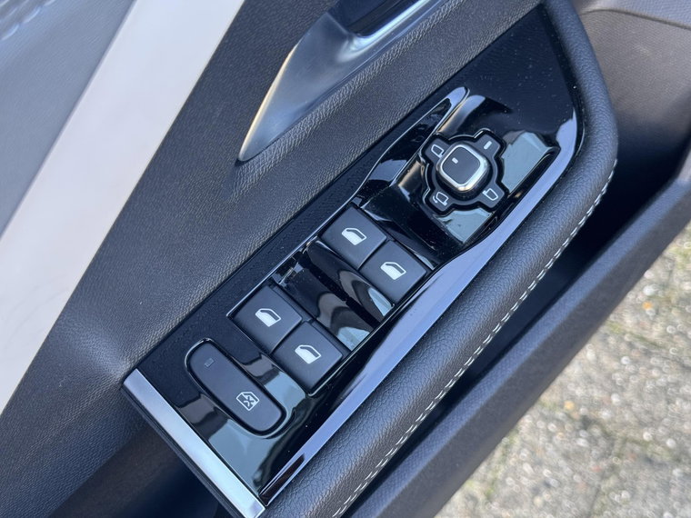 Vehicle Image 27