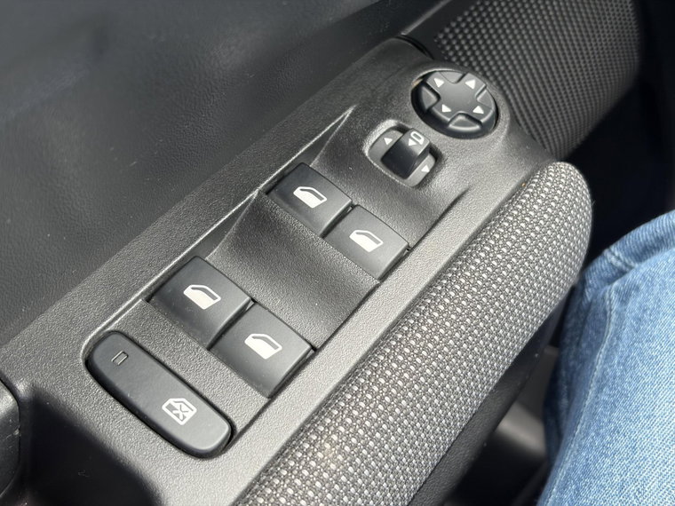Vehicle Image 26