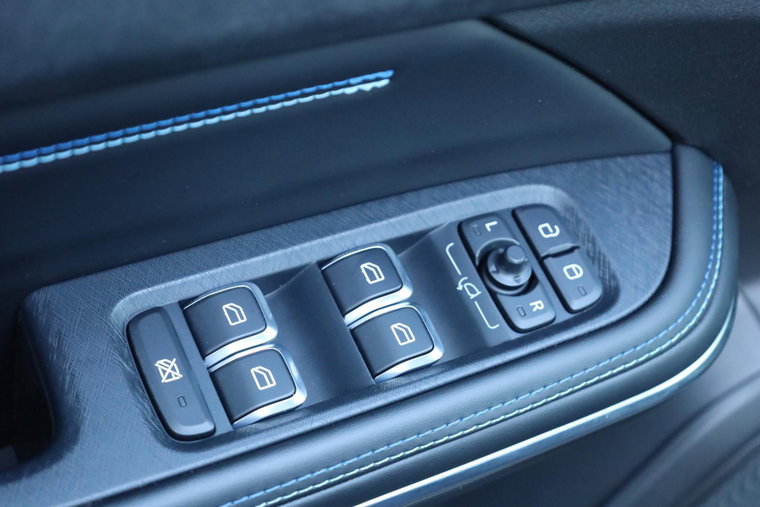 Vehicle Image 48