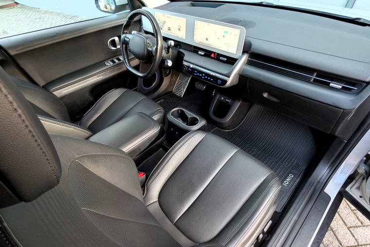 Vehicle Image 14