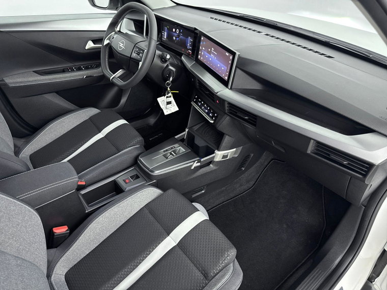 Vehicle Image 19